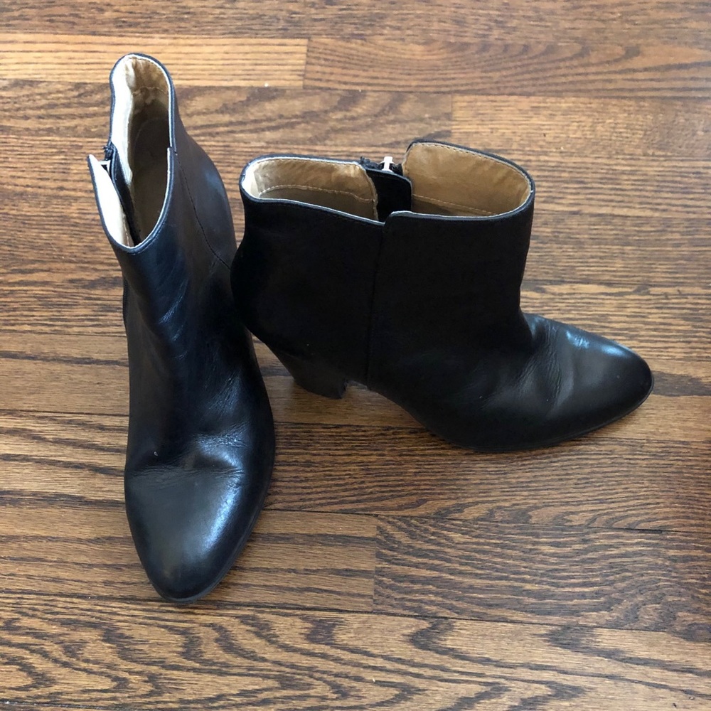 Black high-heeled boots